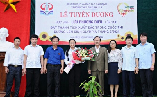 Thí sinh đạt nhất tuần Đường lên đỉnh Olympia được địa phương khen thưởng