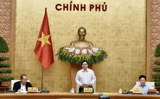 PM Chinh Chairs First Cabinet Meeting