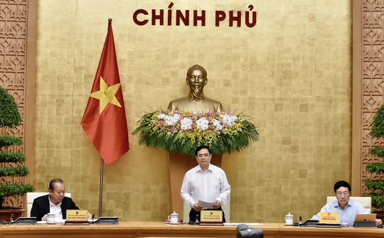 PM Chinh Chairs First Cabinet Meeting