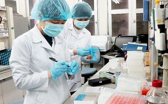 Đối phó Covid-19 và triển vọng từ nghiên cứu hệ gen tại Việt Nam