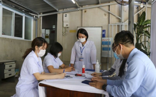 Thừa Thiên Huế triển khai đợt tiêm vắc xin phòng COVID-19 đầu tiên