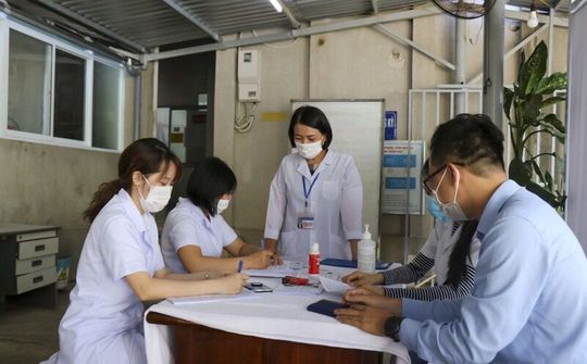 Thừa Thiên Huế triển khai đợt tiêm vắc xin phòng COVID-19 đầu tiên