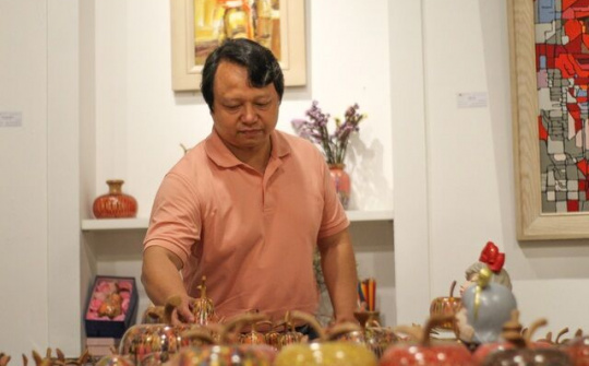 Nội thất trang trí nhà cửa "có một không hai" từ hàng ngàn chiếc bút chì màu