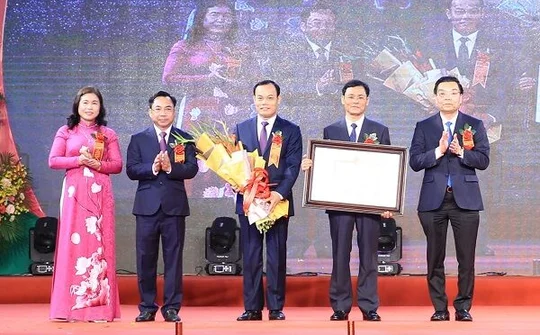 Huyện Thạch Thất (Hà Nội) đón nhận Quyết định đạt chuẩn nông thôn mới