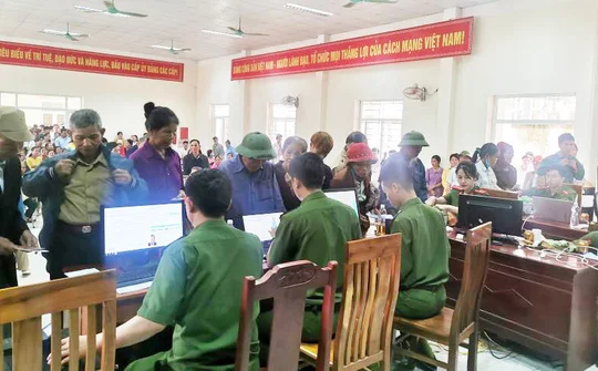 Đơn vị đầu tiên trong cả nước hoàn thành việc cấp thẻ CCCD gắn chíp điện tử