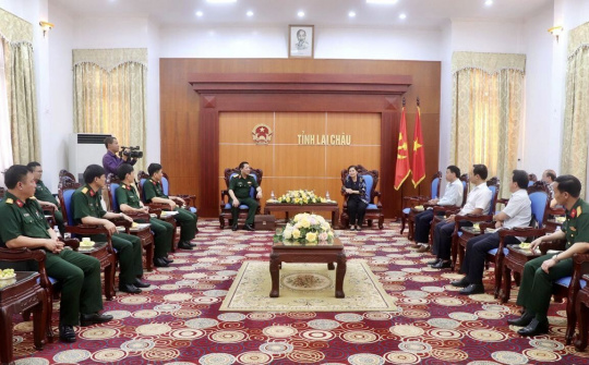 Đoàn công tác Tổng cục Công nghiệp quốc phòng, Bộ Quốc phòng gặp gỡ, trao đổi và tặng quà tại tỉnh Lai Châu