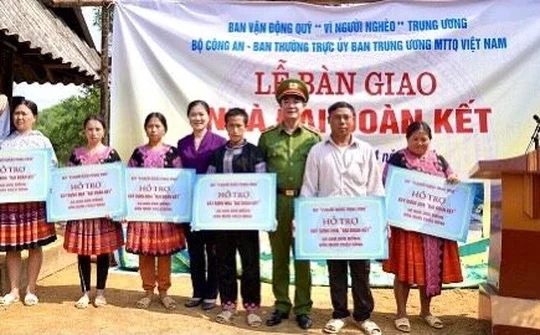 Hòa Bình : Tuyên truyền công tác phòng, chống ma túy, công tác bầu cử và trao nhà cho hộ nghèo tại huyện Mai Châu