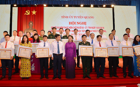 Tuyên Quang sơ kết 5 năm thực hiện Chỉ thị 05 của Bộ chính trị