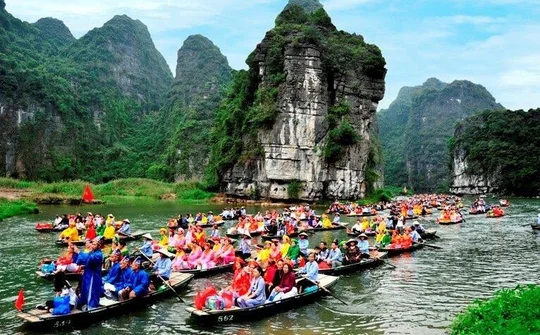Tạm dừng Lễ hội Tràng An 2021