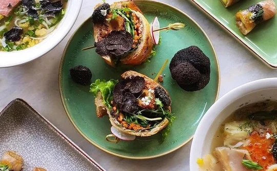 Hai nhà hàng Việt vào top tốt nhất châu Á