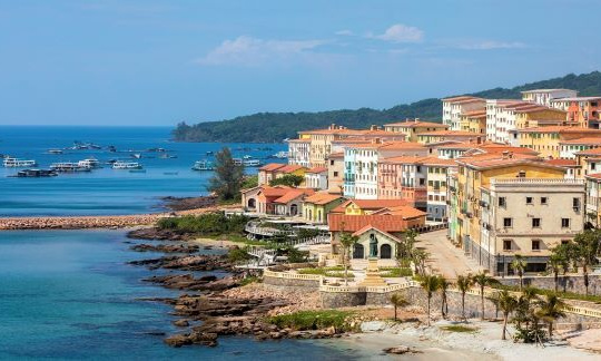 Vẽ Địa Trung Hải qua những thiết kế thời trang