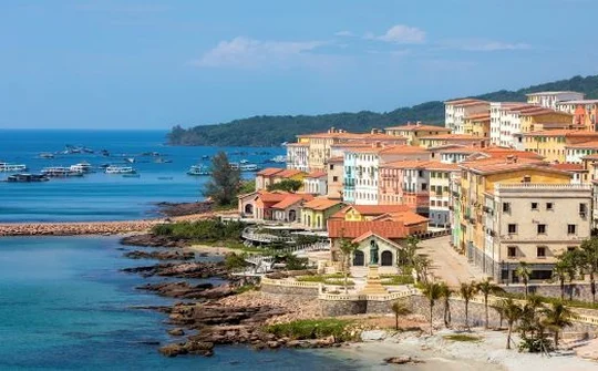 Vẽ Địa Trung Hải qua những thiết kế thời trang