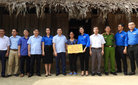 Huyện Như Thanh trao 20 suất quà hỗ trợ xây nhà “Đại đoàn kết”