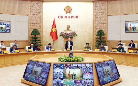 Phó Thủ tướng Thường trực: Điều tra làm rõ có ai chống lưng cho xe quá tải hay không?