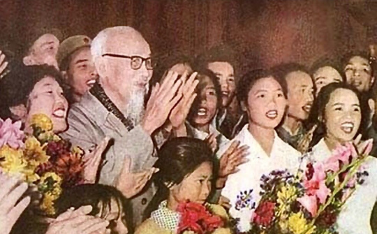 Phương pháp luận Hồ Chí Minh với phát triển bền vững đất nước