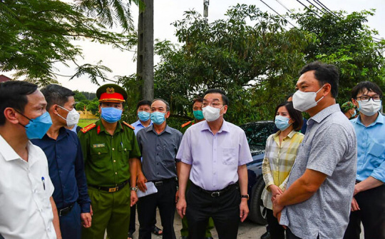 Hà Nội yêu cầu dừng hội họp, giãn cách tối thiểu 2m