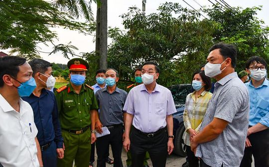 Hà Nội yêu cầu dừng hội họp, giãn cách tối thiểu 2m