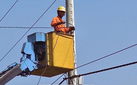 Kom Tum: Tăng cường nguồn điện cho biên giới phòng chống dịch COVID-19