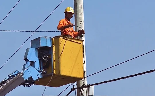 Kom Tum: Tăng cường nguồn điện cho biên giới phòng chống dịch COVID-19