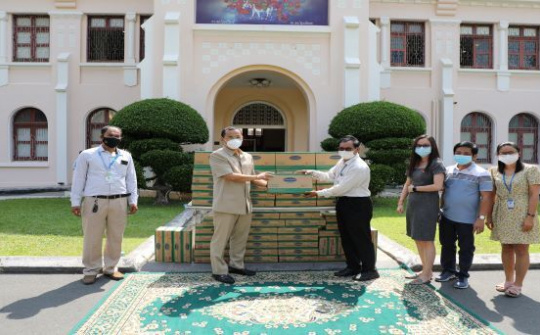Vinamilk & công ty con tại Campuchia hỗ trợ sữa cho người dân và trẻ em nước bạn chống Covid-19