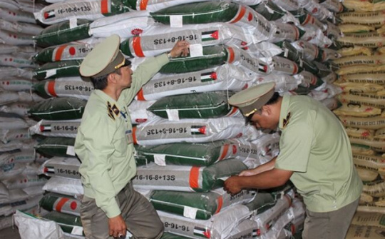 Ký kết phối hợp tăng cường chống phân bón giả