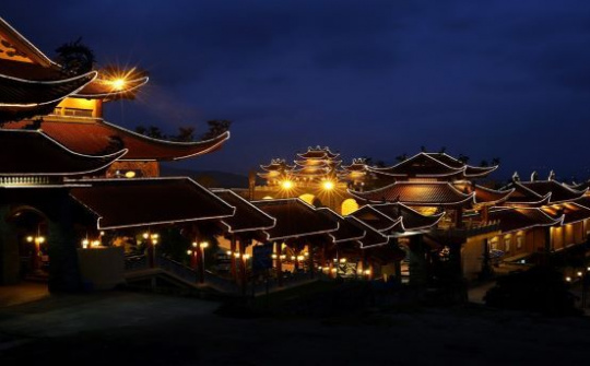 Top điểm đến tâm linh đẹp ngoạn mục tại Quảng Ninh