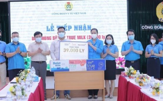 Tập đoàn TH trao tặng Bộ Y tế 39.000 ly sữa tươi tiếp sức các y bác sĩ tuyến đầu