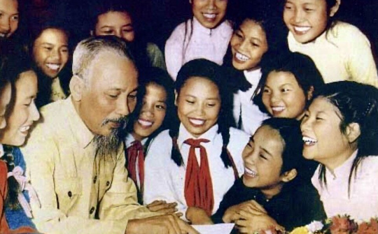 Tháng Năm nhớ Bác