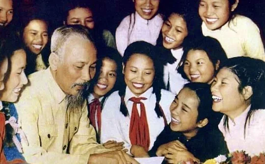 Tháng Năm nhớ Bác