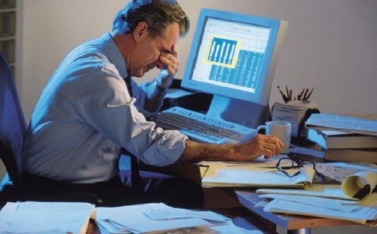 Hàng trăm nghìn người có nguy cơ đột quỵ cao vì làm việc trong nhiều giờ