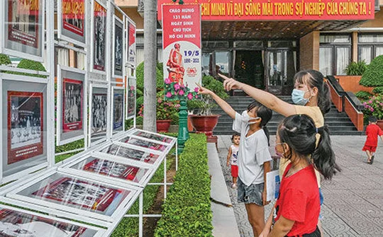 Triển lãm ảnh cuộc đời, sự nghiệp của Bác Hồ và cuộc Tổng tuyển cử Quốc hội