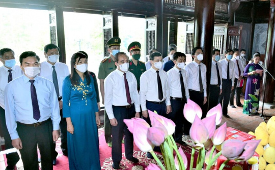 Tuyên Quang: Dâng hương tưởng nhớ ngày sinh Chủ tịch Hồ Chí Minh