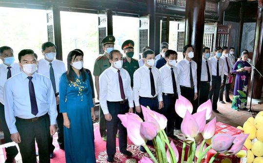 Tuyên Quang: Dâng hương tưởng nhớ ngày sinh Chủ tịch Hồ Chí Minh