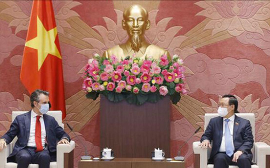 Chủ tịch Quốc hội đề nghị EU chia sẻ bản quyền sản xuất vaccine COVID-19