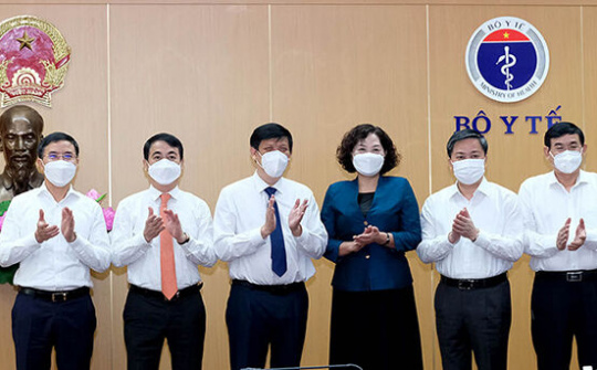 Bộ Y tế tiếp nhận hỗ trợ mua vaccine phòng COVID-19 của ngành ngân hàng