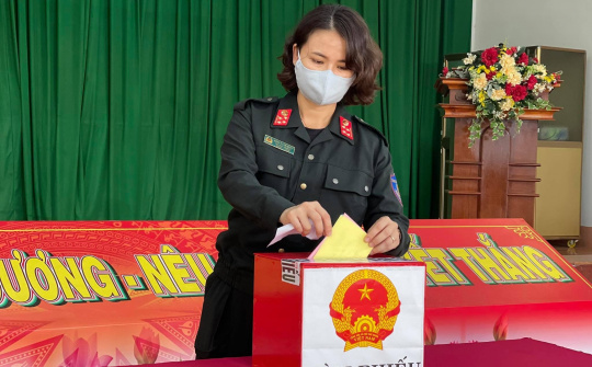 Đắk Lắk: Cử tri lực lượng vũ trang bầu cử sớm