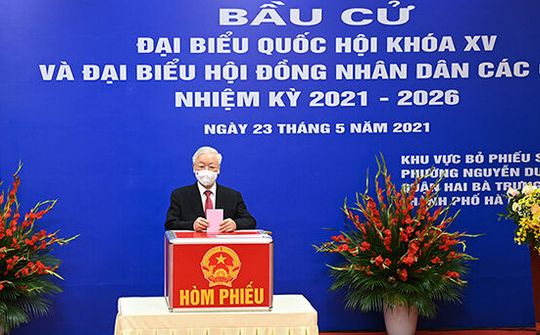 Tổng Bí thư Nguyễn Phú Trọng bỏ phiếu bầu cử tại Quận Hai Bà Trưng (Hà Nội)