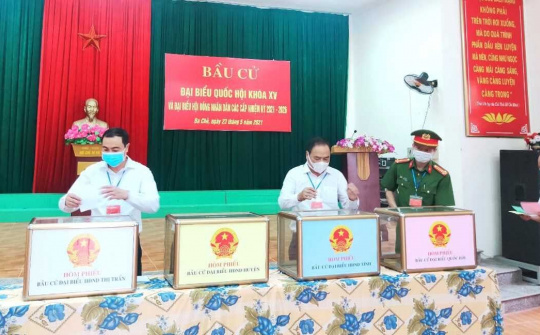 Ba Chẽ (Quảng Ninh): Rộn ràng ngày bầu cử nhưng không quên chống dịch