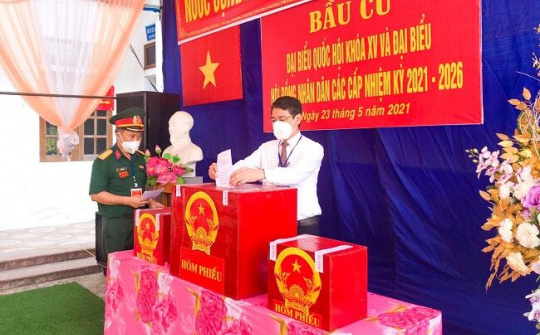 Cử tri Giao Thủy nô nức trong ngày hội non sông