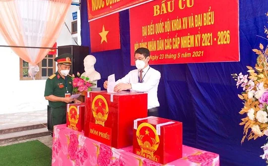 Cử tri Giao Thủy nô nức trong ngày hội non sông