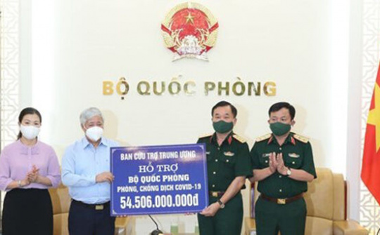 Ban cứu trợ Trung ương trao tặng nguồn lực hỗ trợ phòng chống dịch cho Bộ Quốc phòng