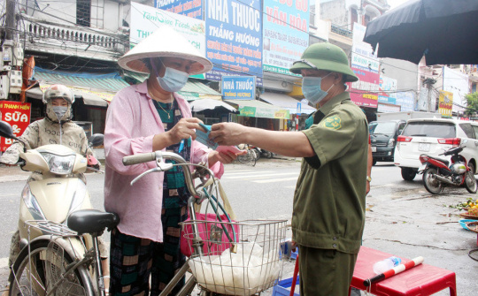 Phổ Yên, Thái Nguyên thực hiện phát thẻ đi chợ cho người dân