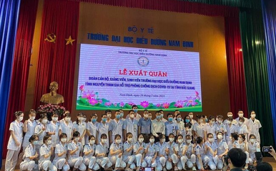 54 chiến sỹ áo trắng trường Đại học Điều dưỡng Nam Định chi viện cho Bắc Giang