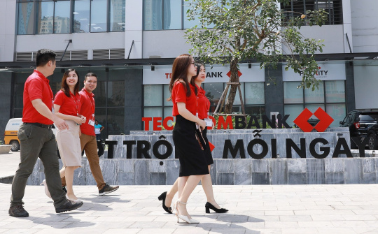 Techcombank - Ngân hàng đầu tiên tại Việt Nam được vinh danh "nơi làm việc xuất sắc 2022"