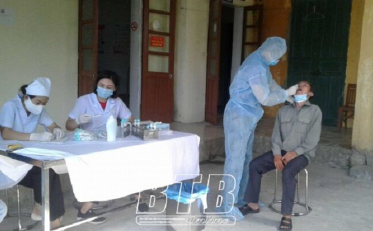 Thái Bình: Lấy mẫu xác suất xét nghiệm sàng lọc SARS-CoV-2 cho hơn 300 cán bộ