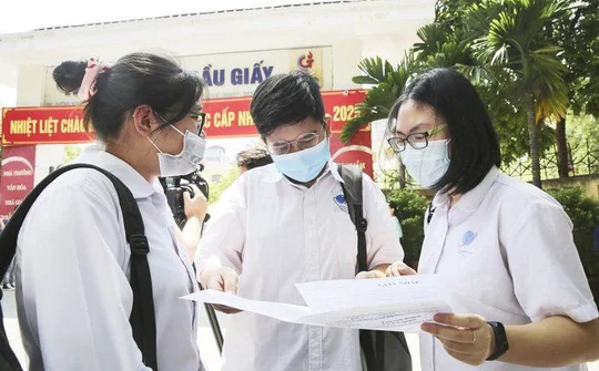 Hà Nội:  Yêu cầu học sinh lớp 9 và lớp 12 không ra khỏi thành phố