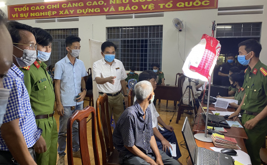 Chủ tịch UBND huyện Krông Năng thăm lực lượng cấp CCCD trong đêm