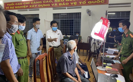 Chủ tịch UBND huyện Krông Năng thăm lực lượng cấp CCCD trong đêm