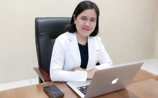 TS.BS Phạm Thị Việt Dung :  Tô thắm sắc áo Blouse