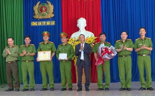 Chủ tịch UBND tỉnh Lâm Đồng khen thưởng đột xuất CA TP.Đà Lạt